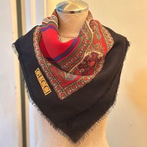 GUCCI scarf / wrap